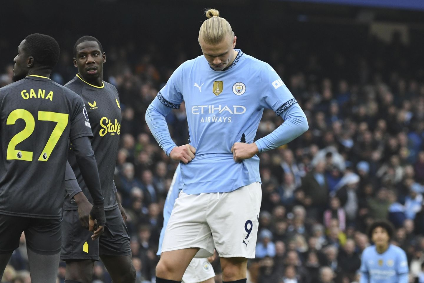 Haaland penalty failure and Fernandes red card pile on woes for City and United in Premier League