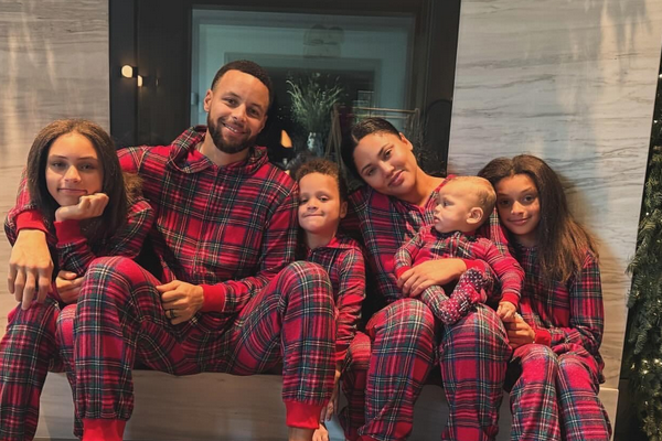 STEPH AND AYESHA CURRY SHARE ADORABLE CHRISTMAS DAY PHOTOS WITH THEIR KIDS