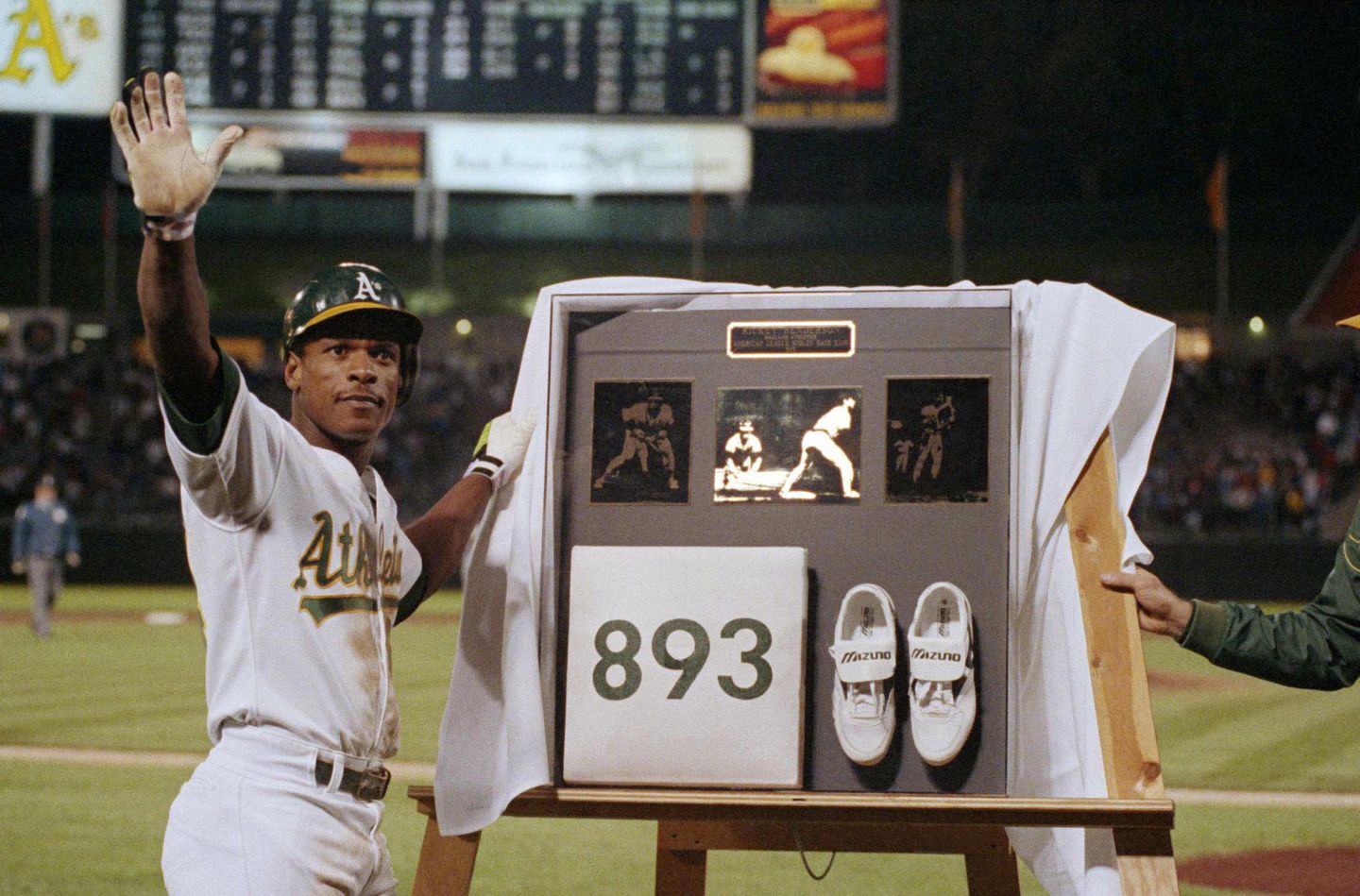 Reactions to the death of baseball's stolen base king Rickey Henderson