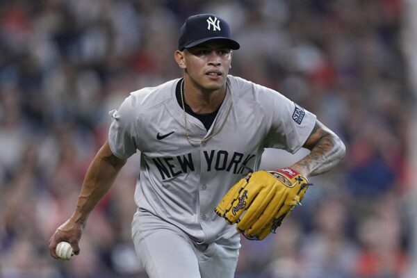 Loaisiga guaranteed  million in 1-year deal with Yankees as he returns from Tommy John surgery