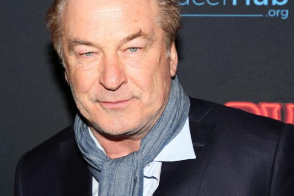 Prosecutor drops appeal to reinstate charges against Alec Baldwin in “Rust” shooting