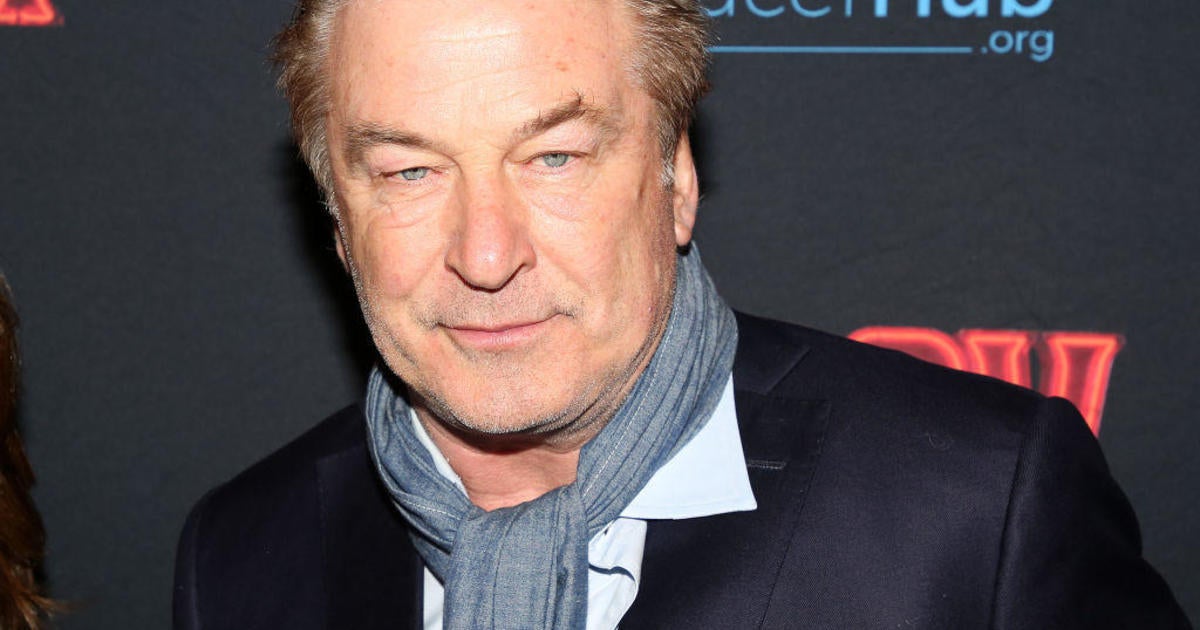 Prosecutor drops appeal to reinstate charges against Alec Baldwin in “Rust” shooting