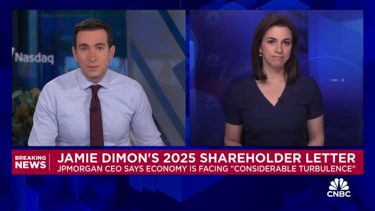 Jamie Dimon says Trump tariffs will boost inflation, slow U.S. economy Jamie Dimon says Trump tariffs will boost inflation, slow U.S. economy