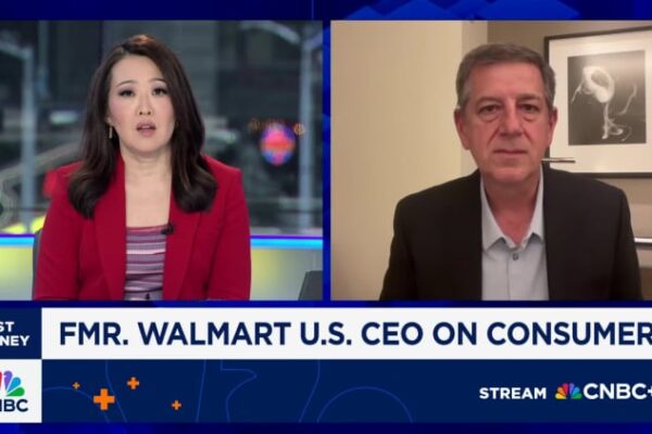 Walmart can absorb tariffs, fmr. U.S. CEO Simon questions price hikes