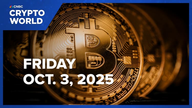 Bitcoin rallies to within 1% of all-time high, gaining safe-haven status during shutdown